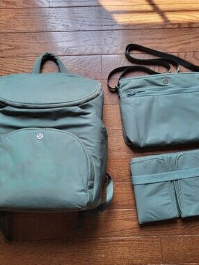 lululemon easy days backpack Switch – XD Design 11”w x 14.9”h x 7”d (without expansion) 8.5d (with expansion) Discontinued Lululemon Day out backpack